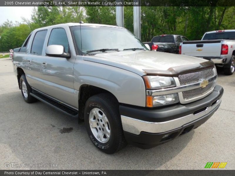 Silver Birch Metallic / Gray/Dark Charcoal 2005 Chevrolet Avalanche Z71 4x4