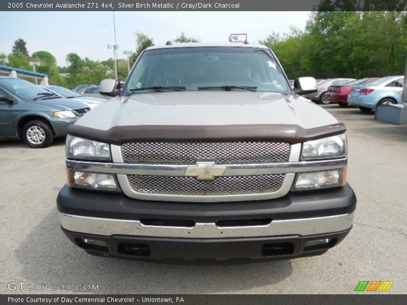 Silver Birch Metallic / Gray/Dark Charcoal 2005 Chevrolet Avalanche Z71 4x4