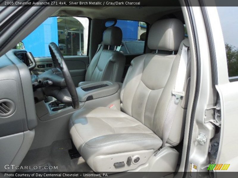 Silver Birch Metallic / Gray/Dark Charcoal 2005 Chevrolet Avalanche Z71 4x4