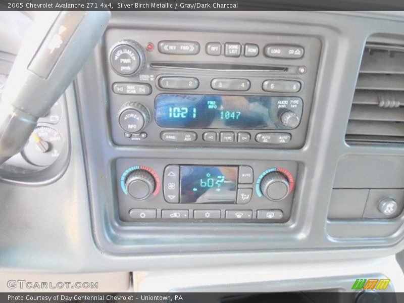 Silver Birch Metallic / Gray/Dark Charcoal 2005 Chevrolet Avalanche Z71 4x4