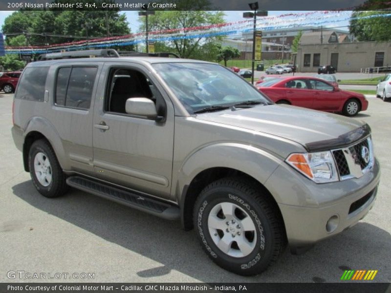 Front 3/4 View of 2006 Pathfinder SE 4x4