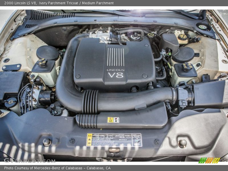  2000 LS V8 Engine - 3.9 Liter DOHC 32-Valve V8