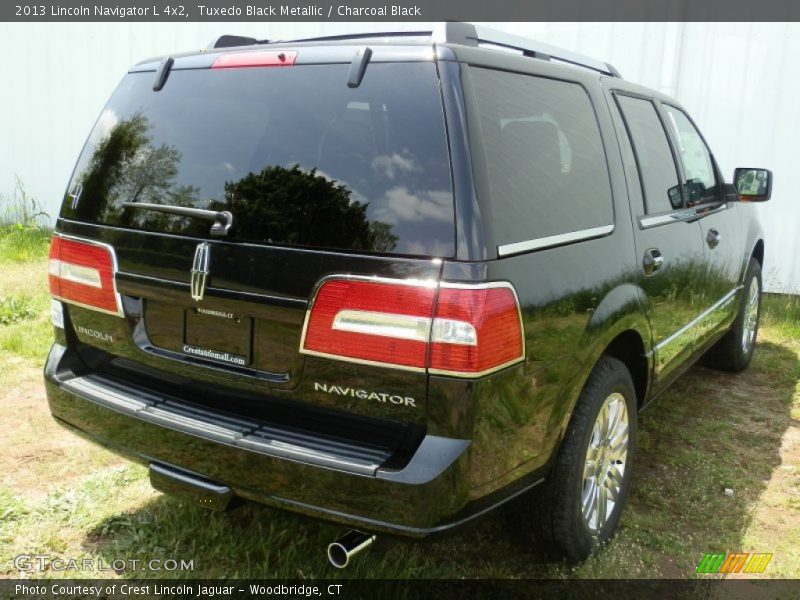 Tuxedo Black Metallic / Charcoal Black 2013 Lincoln Navigator L 4x2
