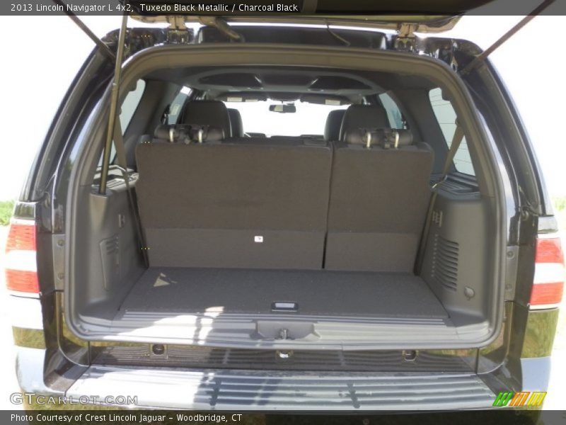  2013 Navigator L 4x2 Trunk
