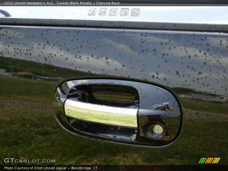 Tuxedo Black Metallic / Charcoal Black 2013 Lincoln Navigator L 4x2
