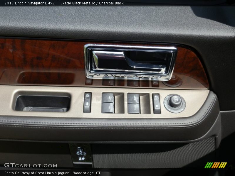 Controls of 2013 Navigator L 4x2