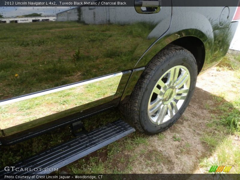Tuxedo Black Metallic / Charcoal Black 2013 Lincoln Navigator L 4x2