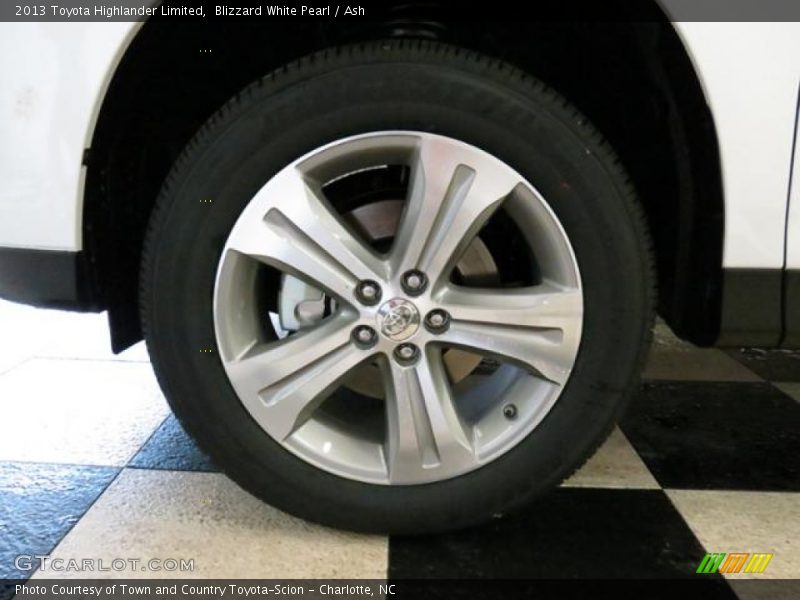 Blizzard White Pearl / Ash 2013 Toyota Highlander Limited
