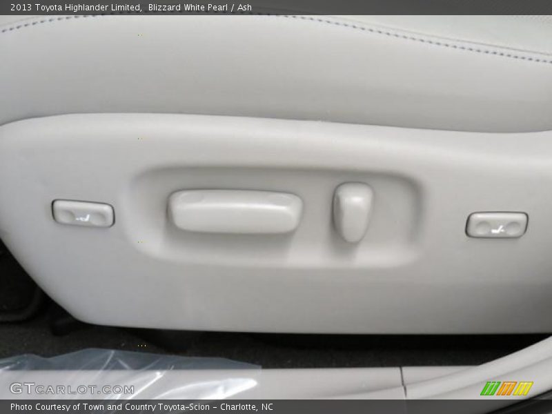 Blizzard White Pearl / Ash 2013 Toyota Highlander Limited