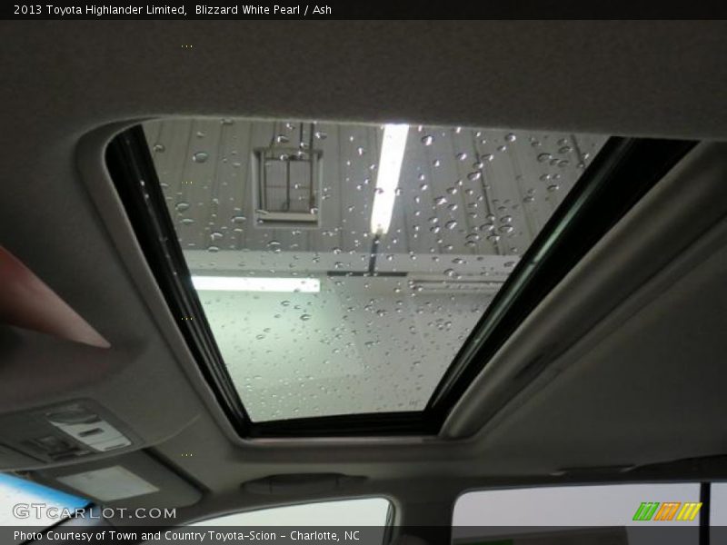 Blizzard White Pearl / Ash 2013 Toyota Highlander Limited