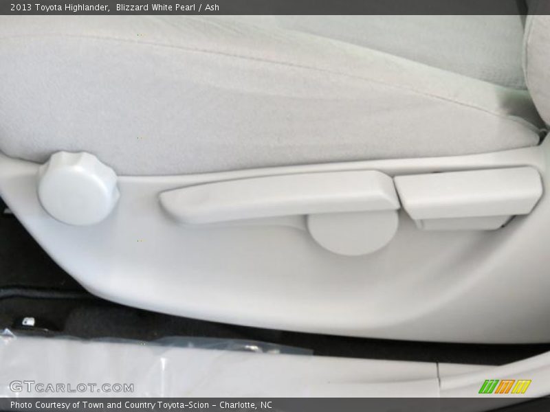 Blizzard White Pearl / Ash 2013 Toyota Highlander