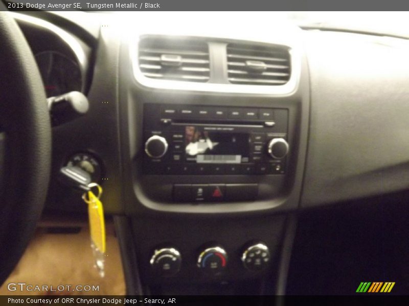 Tungsten Metallic / Black 2013 Dodge Avenger SE