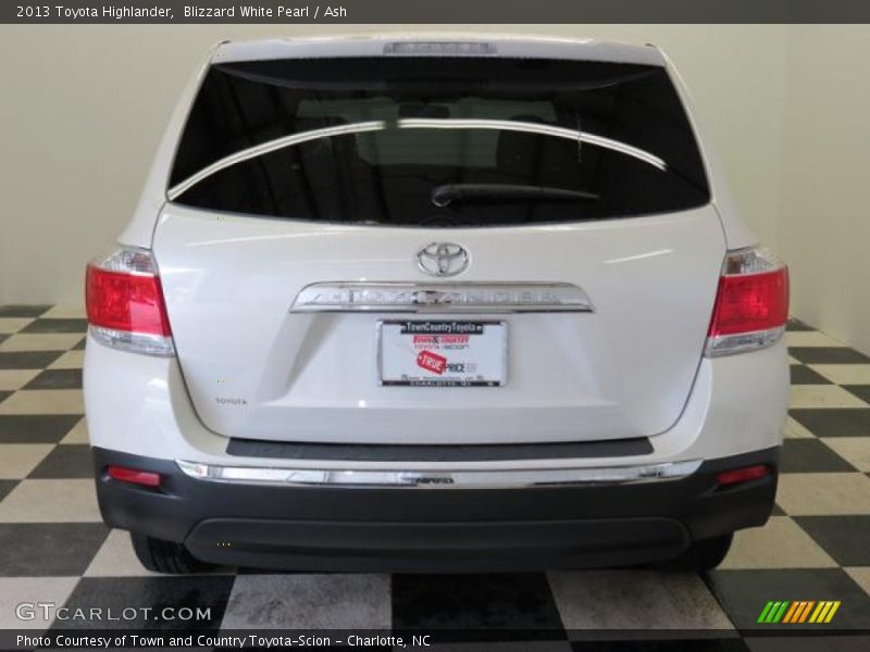 Blizzard White Pearl / Ash 2013 Toyota Highlander