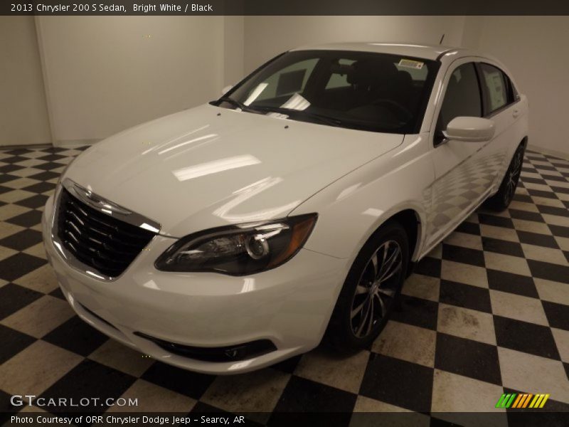 Bright White / Black 2013 Chrysler 200 S Sedan