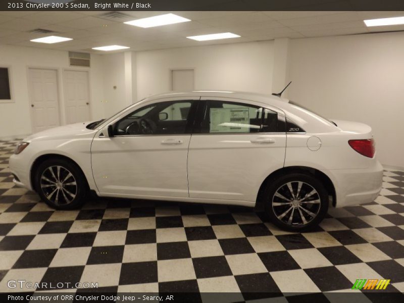 Bright White / Black 2013 Chrysler 200 S Sedan