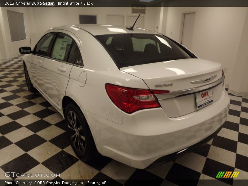 Bright White / Black 2013 Chrysler 200 S Sedan