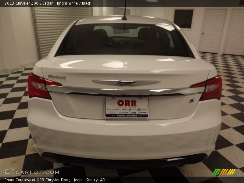 Bright White / Black 2013 Chrysler 200 S Sedan