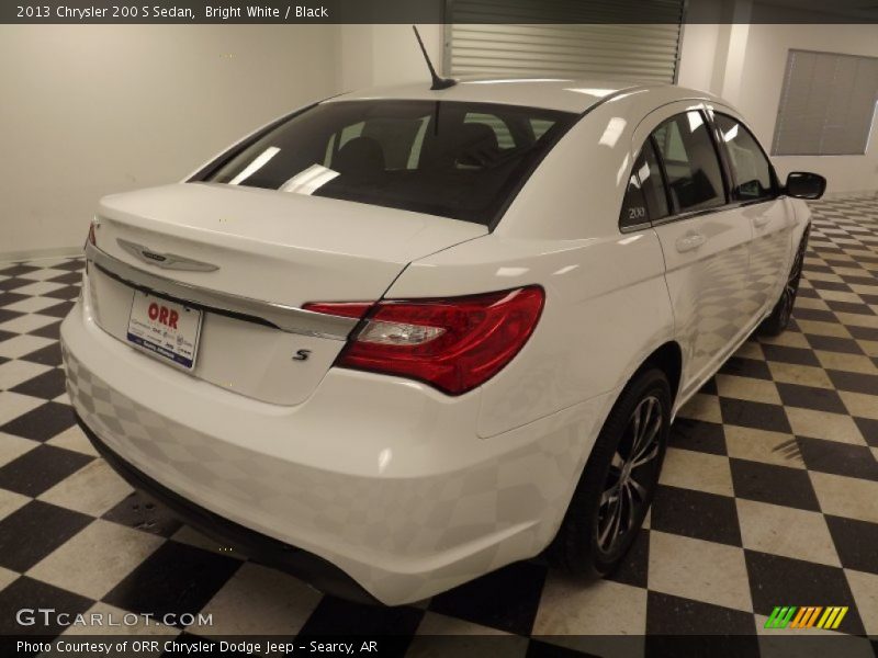 Bright White / Black 2013 Chrysler 200 S Sedan