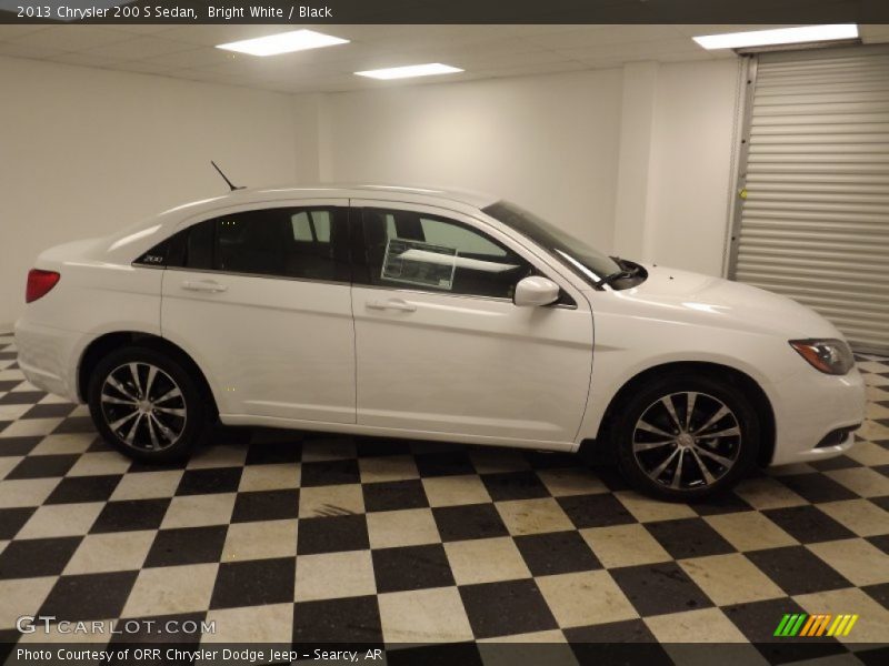 Bright White / Black 2013 Chrysler 200 S Sedan