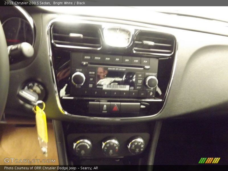 Bright White / Black 2013 Chrysler 200 S Sedan