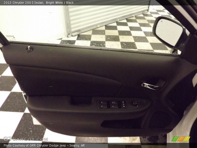 Bright White / Black 2013 Chrysler 200 S Sedan