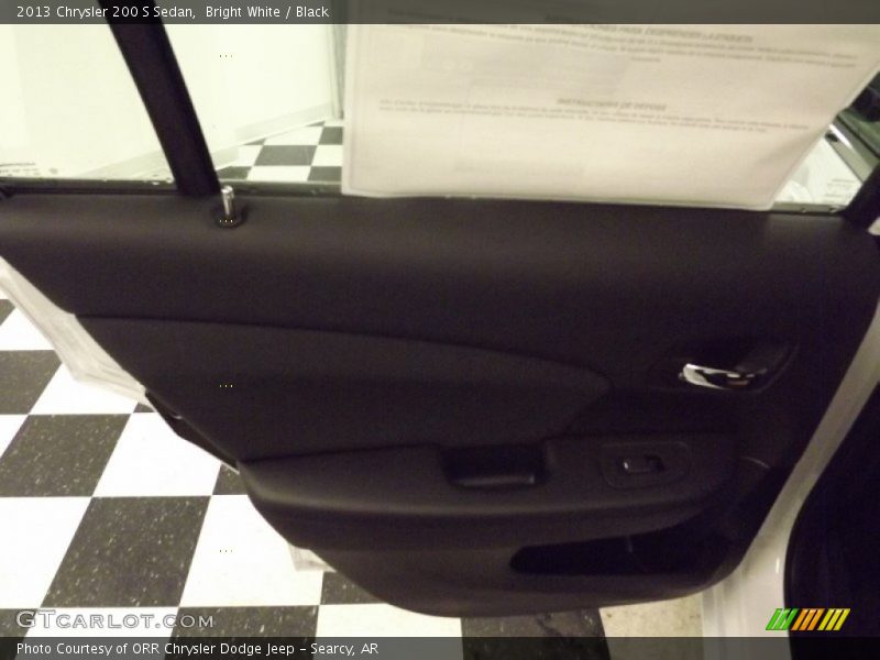 Bright White / Black 2013 Chrysler 200 S Sedan