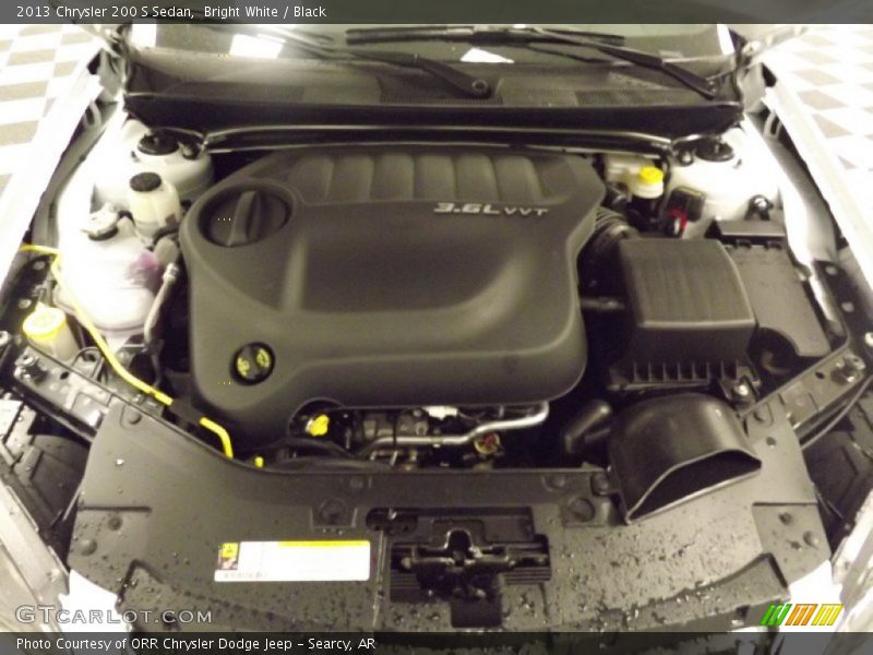 Bright White / Black 2013 Chrysler 200 S Sedan