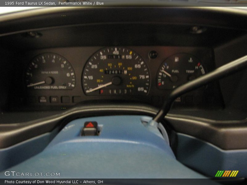 Performance White / Blue 1995 Ford Taurus LX Sedan