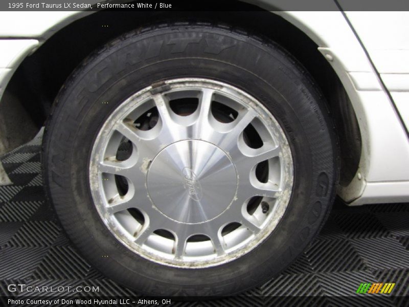 Performance White / Blue 1995 Ford Taurus LX Sedan