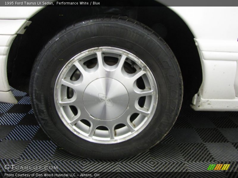 Performance White / Blue 1995 Ford Taurus LX Sedan