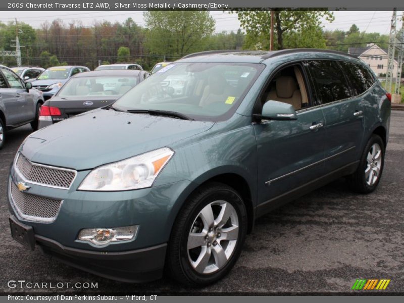 Front 3/4 View of 2009 Traverse LTZ AWD