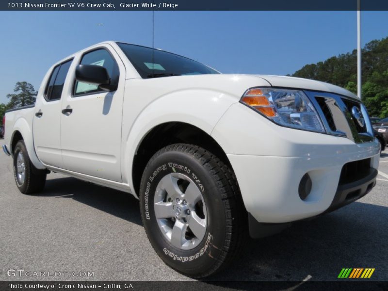 Front 3/4 View of 2013 Frontier SV V6 Crew Cab