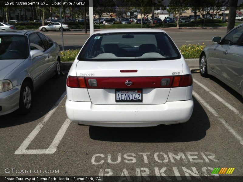 Cloud White / Gray 1998 Nissan Sentra GXE