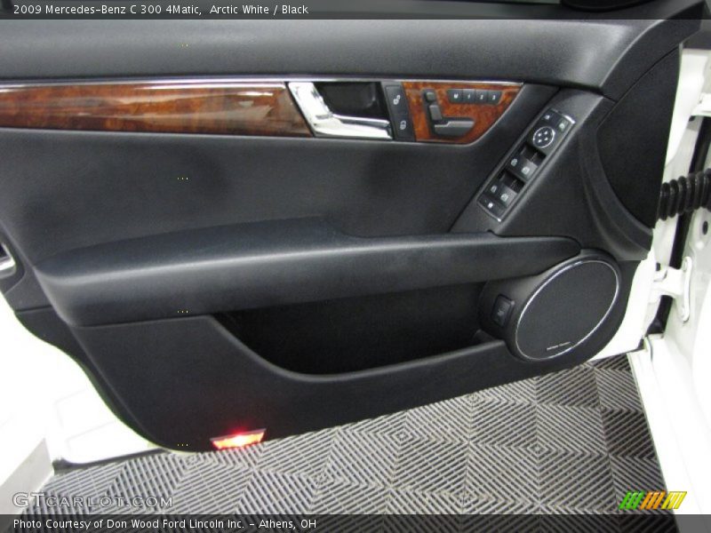 Arctic White / Black 2009 Mercedes-Benz C 300 4Matic