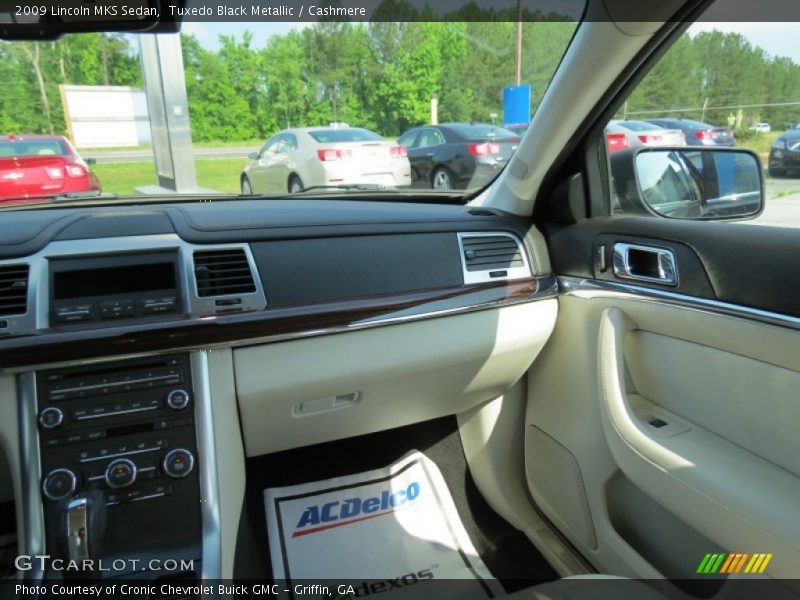 Tuxedo Black Metallic / Cashmere 2009 Lincoln MKS Sedan