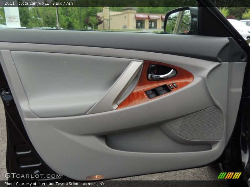 Black / Ash 2011 Toyota Camry XLE