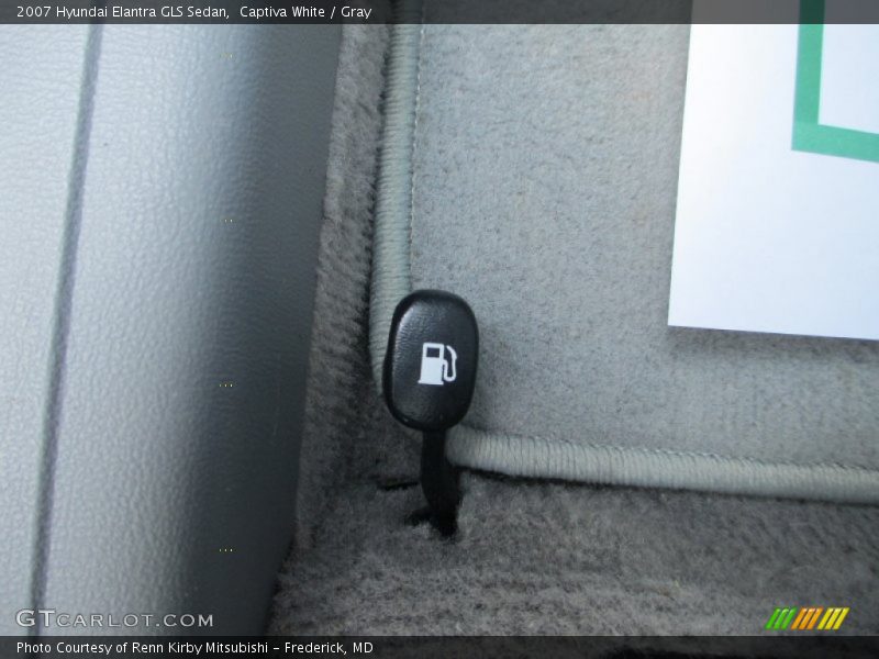 Captiva White / Gray 2007 Hyundai Elantra GLS Sedan