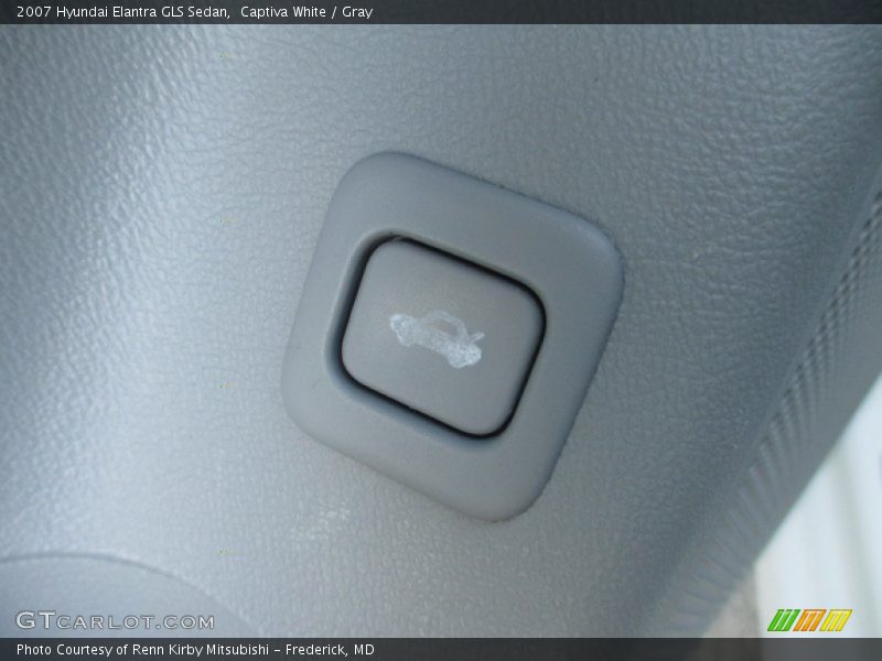 Captiva White / Gray 2007 Hyundai Elantra GLS Sedan
