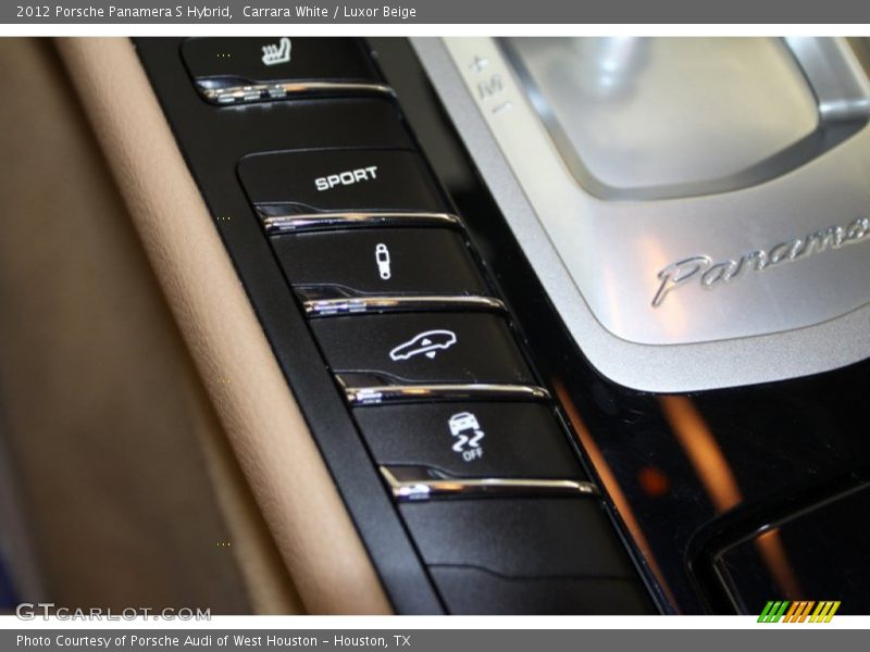 Controls of 2012 Panamera S Hybrid