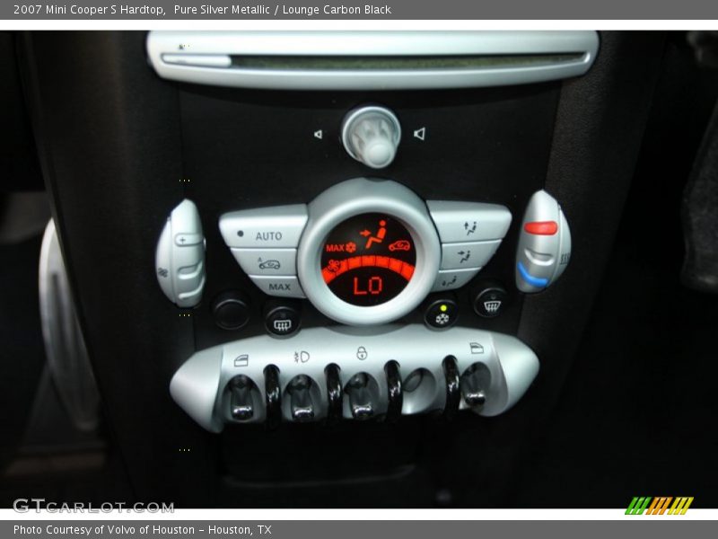 Controls of 2007 Cooper S Hardtop