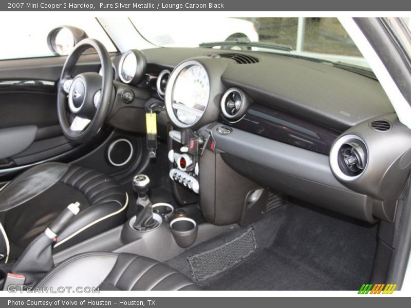 Dashboard of 2007 Cooper S Hardtop