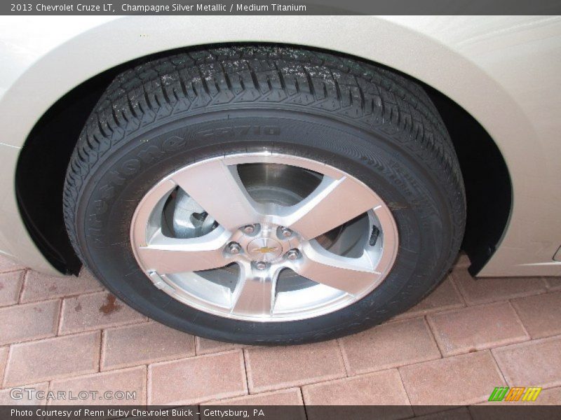 Champagne Silver Metallic / Medium Titanium 2013 Chevrolet Cruze LT