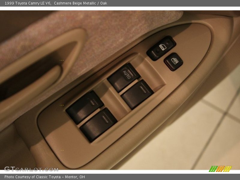 Cashmere Beige Metallic / Oak 1999 Toyota Camry LE V6