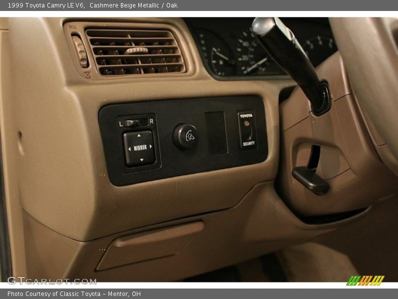 Cashmere Beige Metallic / Oak 1999 Toyota Camry LE V6
