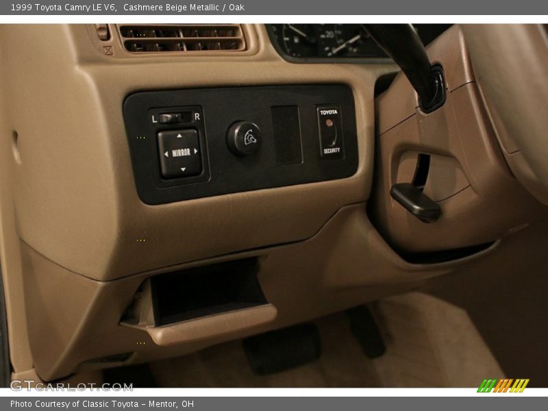 Cashmere Beige Metallic / Oak 1999 Toyota Camry LE V6