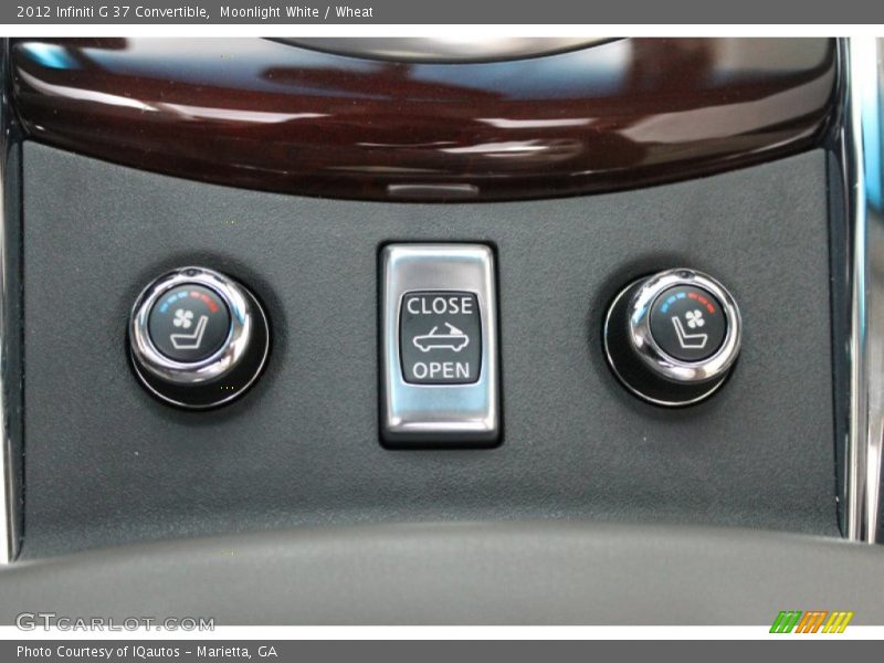 Controls of 2012 G 37 Convertible
