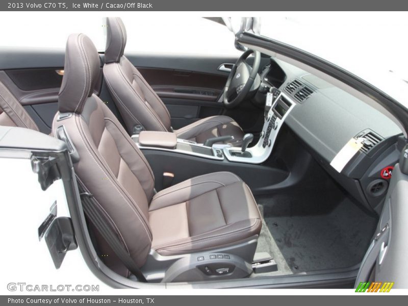 Front Seat of 2013 C70 T5