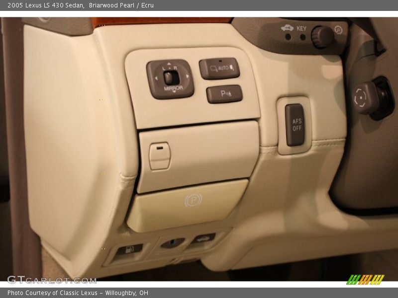 Controls of 2005 LS 430 Sedan