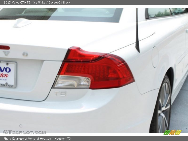 Ice White / Cacao/Off Black 2013 Volvo C70 T5