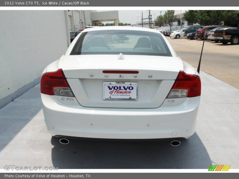 Ice White / Cacao/Off Black 2013 Volvo C70 T5